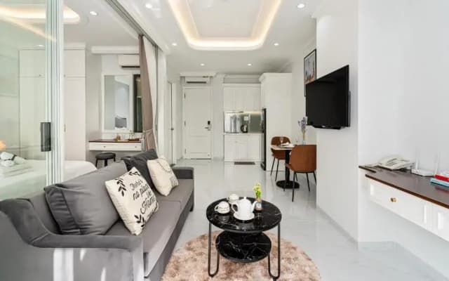 The Royal Hotel & Apartment - photo 4