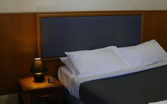 Holiday Lodge Hotel - photo 2