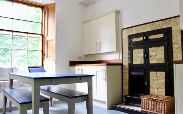 Refurbished Victorian Flat in City Centre - photo 3