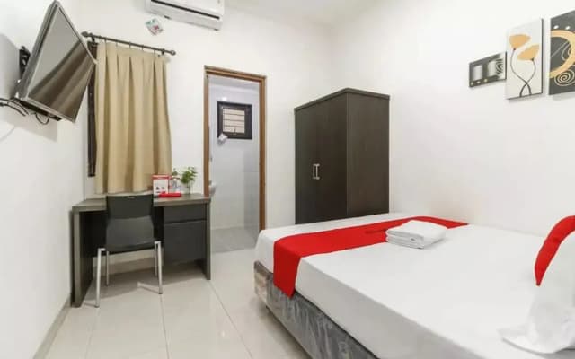 De Kost Grogol by RedDoorz - photo 2