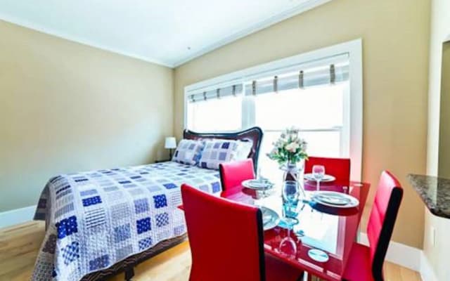 Ray W. Suites - photo 2