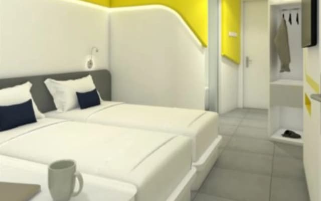 YELLO Hotel Kuta Beachwalk Bali - photo 4