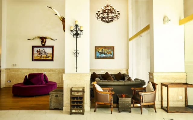Seventeen Saloon Hotel - photo 2