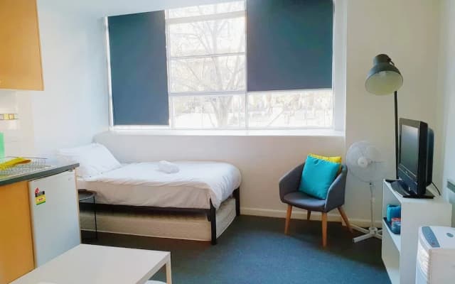 Holistay at Melbourne Central Apartment - photo 3