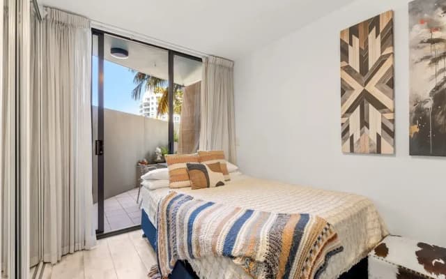 Beachside Studio With Pool and Gym Access - photo 2