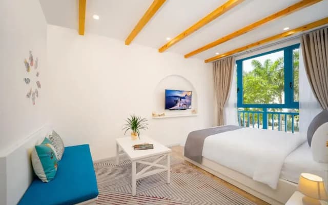 Santori Hotel and Spa - photo 4