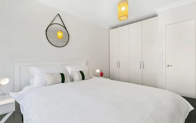 Bondi Bliss Lamrock - photo 2