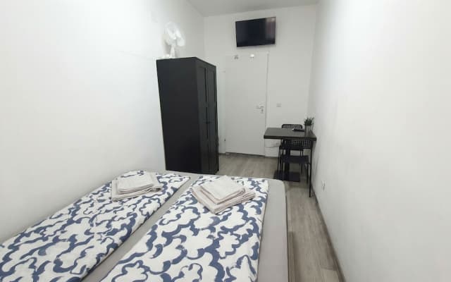 15 Min to Vienna Center - Affordable & Simple 5BR Apt with WIFI - photo 4