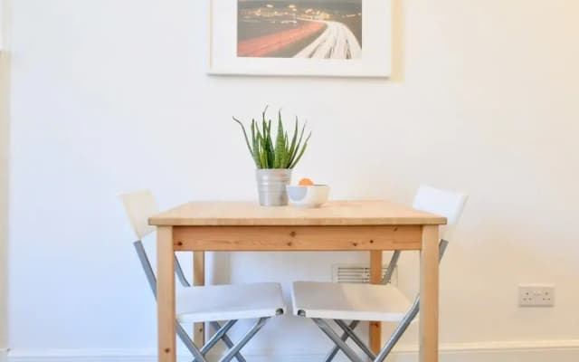Bright Flat Near City Centre - photo 2