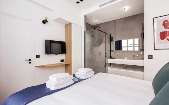 Intimate Apartment- 2br/6p - Porte Saint-denis - photo 4