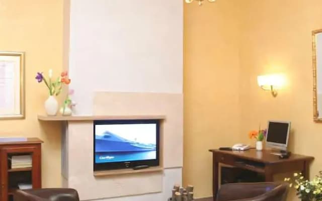 The Five Oscars Inn - photo 5