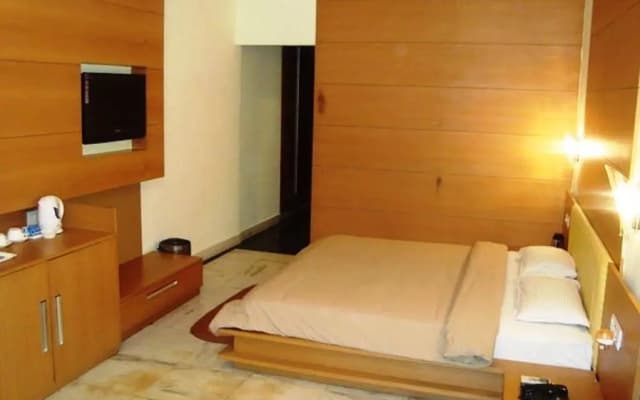Hotel Chanson Grand Westend - photo 3