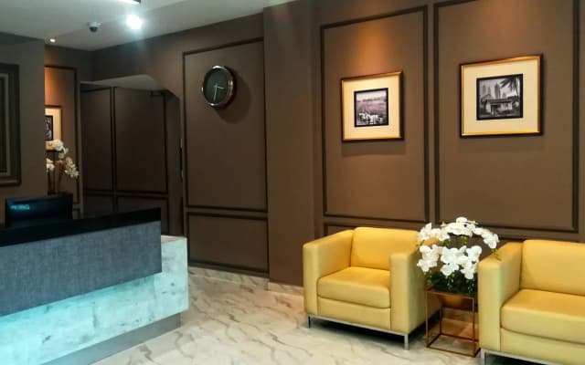 The Loft Plaza Hotel - photo 2