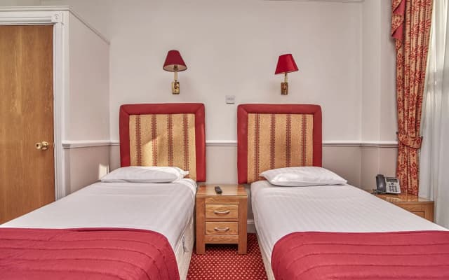Hyde Park Radnor Hotel - photo 3