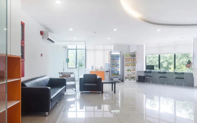 1 Orange Hotel Sungai Buloh - photo 2