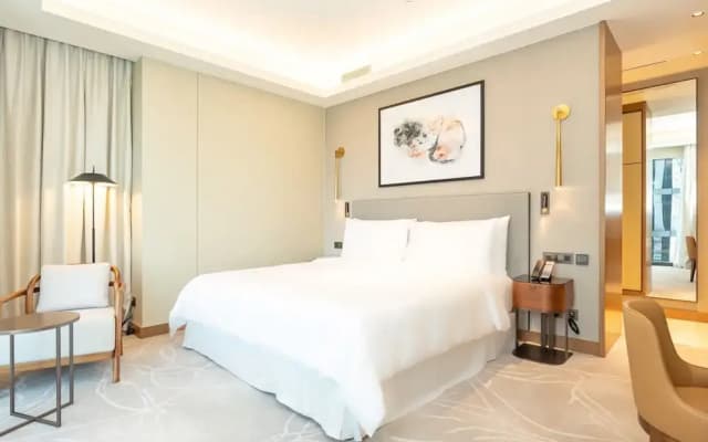 Luxury StayCation - Modern Comfort: 3-BR at The Address Opera - photo 4