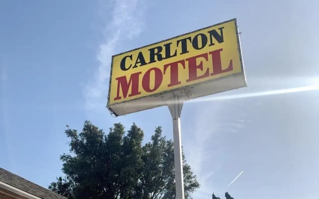 Carlton Motel - photo 4