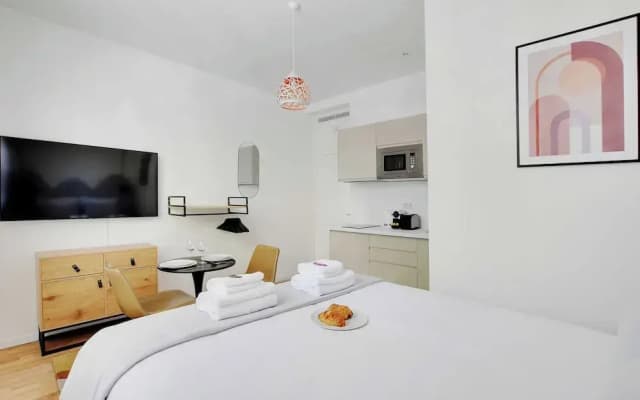 Cute Studio in Eclectic 18th District - 1 - photo 4