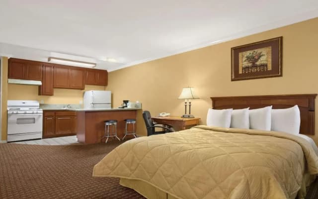 Travelodge Inn & Suites by Wyndham Gardena CA - photo 3