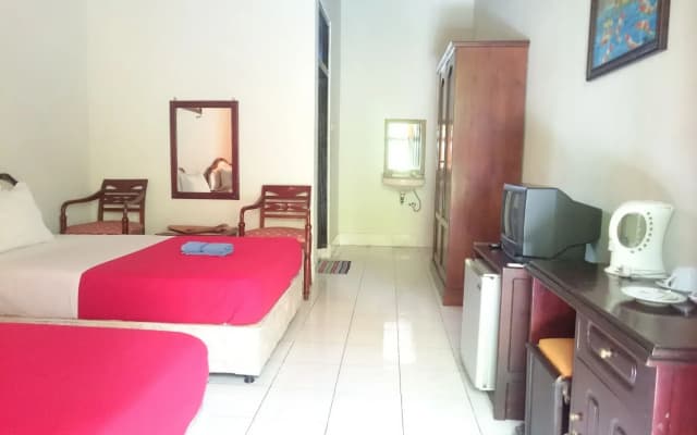 Catur Adi Putra Hotel - photo 4