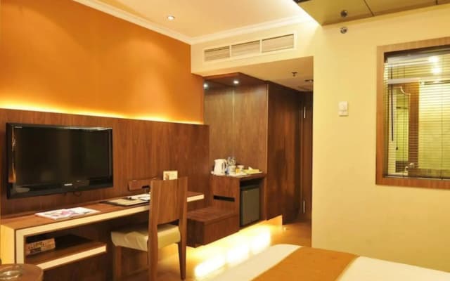 Golden Boutique Hotel Kemayoran - photo 3