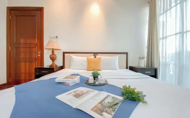 Spacious 2Br With Mall Access At Bellezza Apartment - photo 3