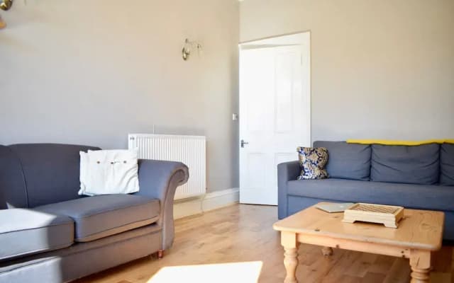 2 Bedroom Traditional Edinburgh Flat - photo 5