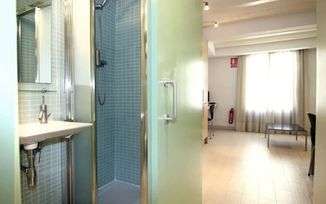 Ramblas Apartments - photo 4