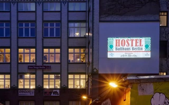 Ballhaus Berlin Hostel - photo 3