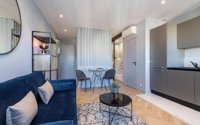 SMARTBNB - Dernier etage Ascenseur - 1 min Plage et Zone Pietonne - photo 4
