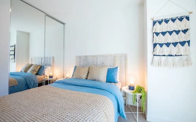 Stylish city views CBD 2 bed 2 bath - photo 5