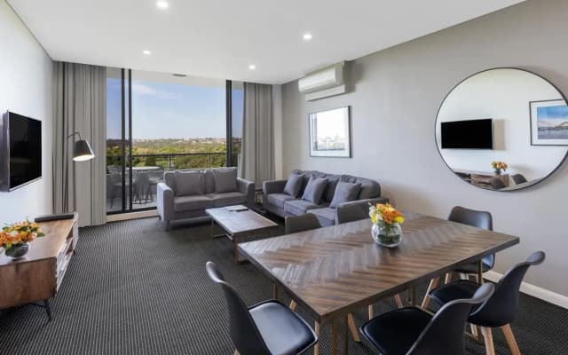 Meriton Suites Waterloo - photo 2