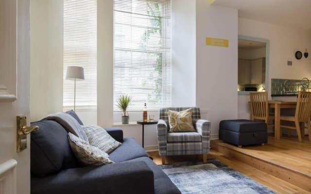 Sunshine On Leith Apartment - photo 3