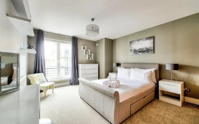 Modern 3 Bed/2bath City Centre Apartment - photo 2
