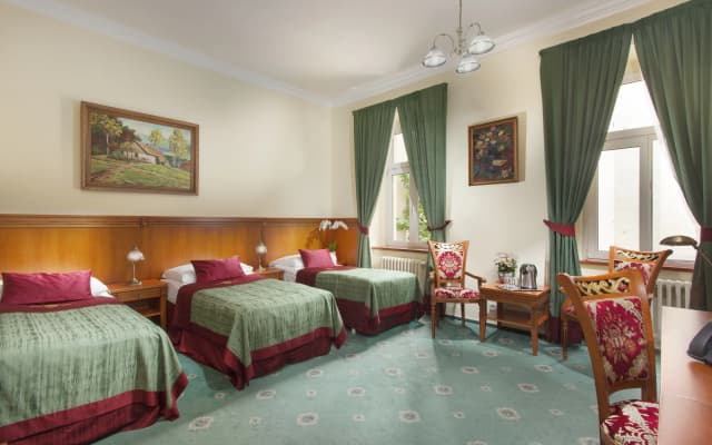 Green Garden Hotel - photo 3