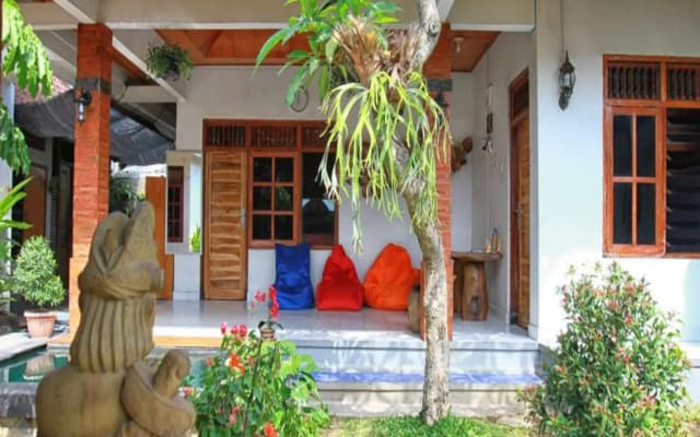 Halaman Depan Hostel - photo 5