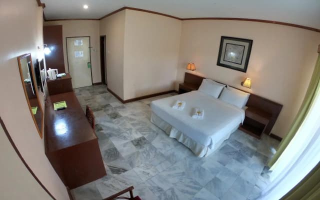 Borneo Paradise Beach Hotel - photo 2