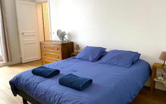 Quiet & Very Central 2 BR Flat - photo 3