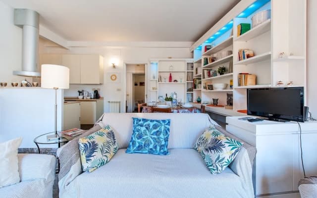 Spanish Steps Apartment - photo 2