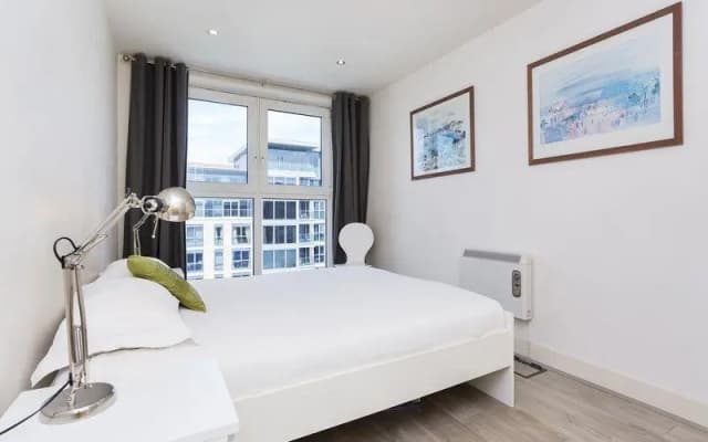 Veeve  2 Bed Flat With Views Imperial Wharf Fulham - photo 3