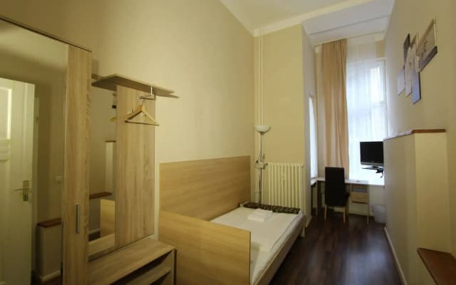 Hotel Pension Elegia am Kurfürstendamm - photo 4