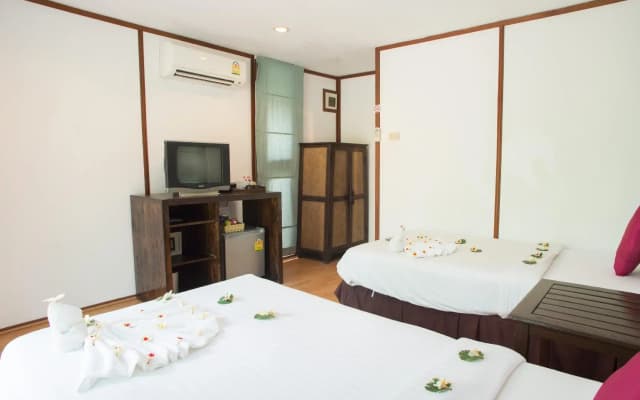 B52 Beach Resort - photo 2