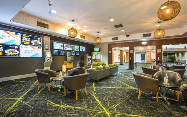 Nightcap at Coolaroo Hotel - photo 2