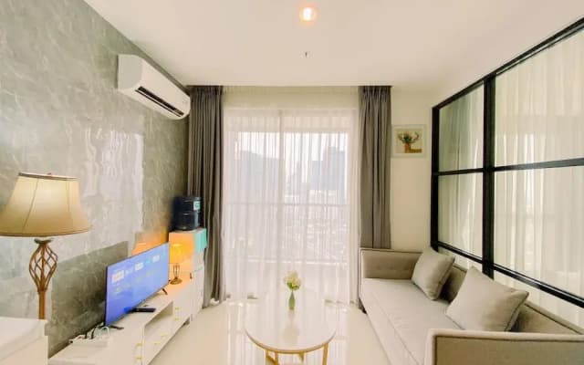 Homey and Warm 1BR at Ciputra World 2 Apartment - photo 5