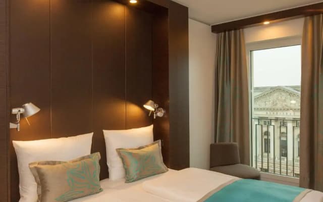 Motel One Berlin-Potsdamer Platz - photo 4