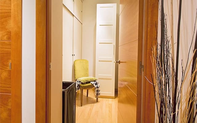 Charming 3BR & sunny Terrace in Eixample - Noname - photo 2