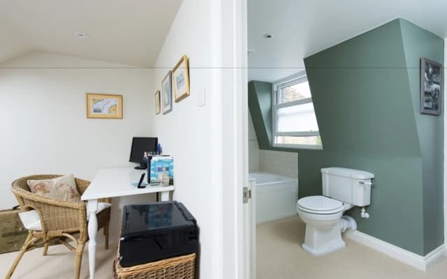 Gorgeous Modern 5BR Family Home - photo 2