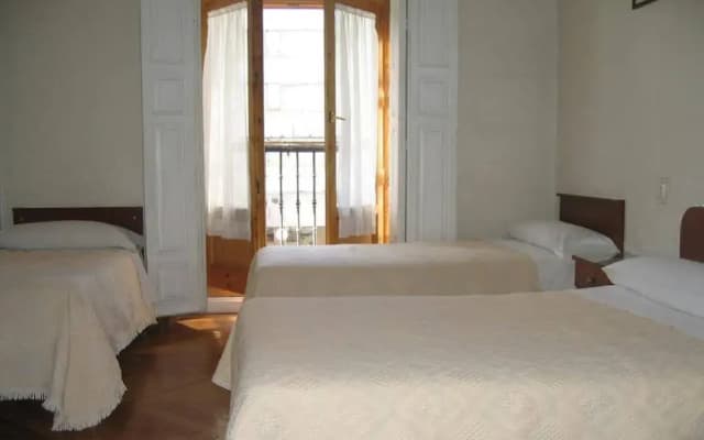Hostal Tudescos - photo 4