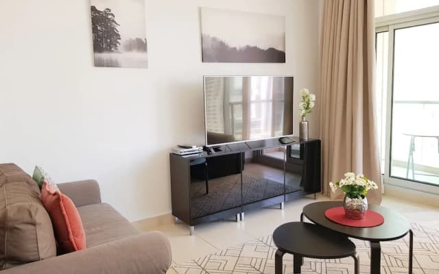 Luton Vacation Home Burj Views - photo 4
