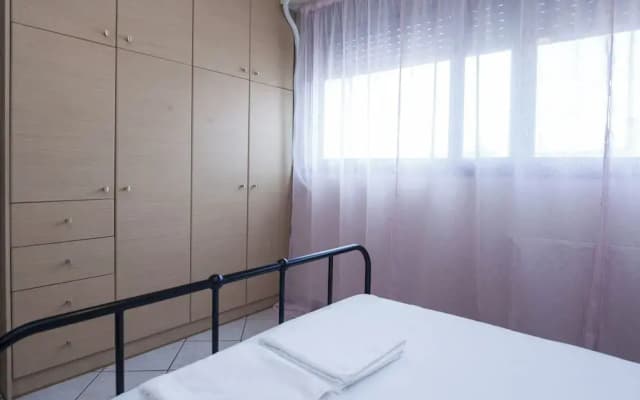 Elegant Spacious 2 Bd Apt in Petralona - photo 4